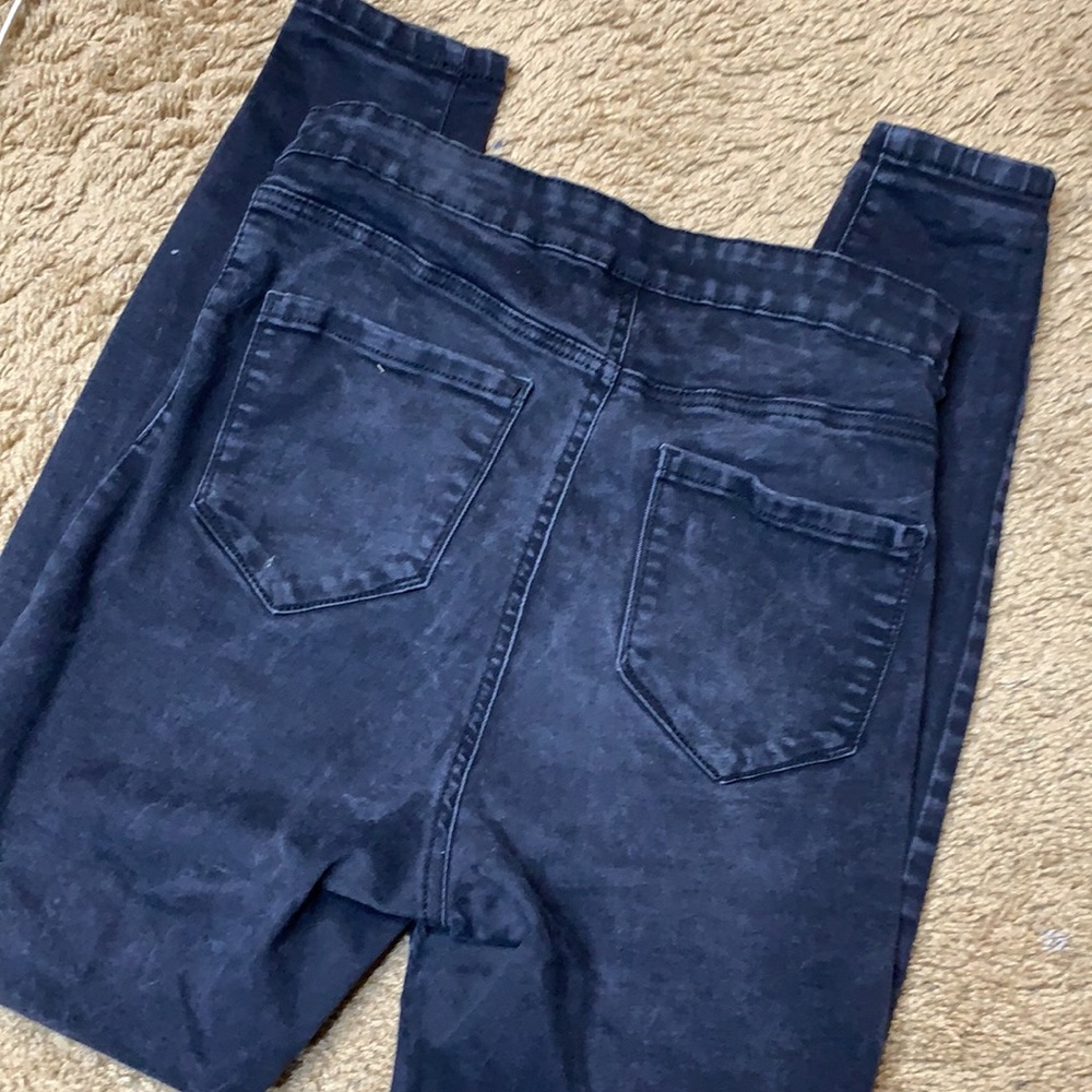 Distressed black skinny jeggings